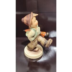 Hummel GERMANY The Happy Traveler boy Figurine Goebel 109 Walking Umbrella TMK 2